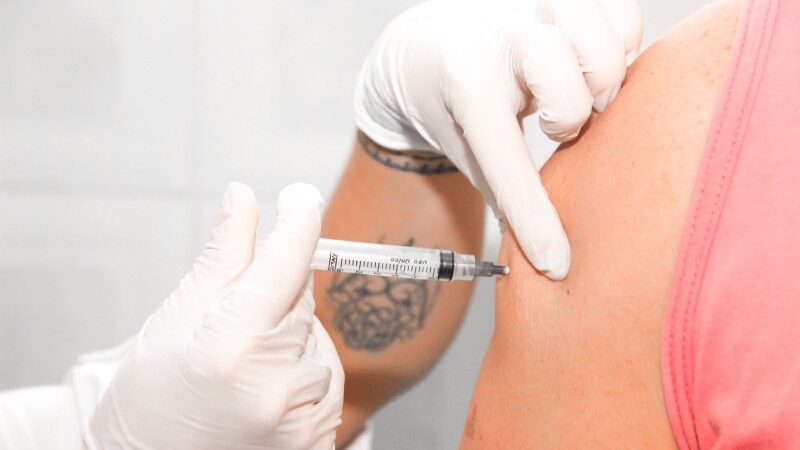 SJB promove campanha de atualização de vacinação para pessoas de até 14 anos