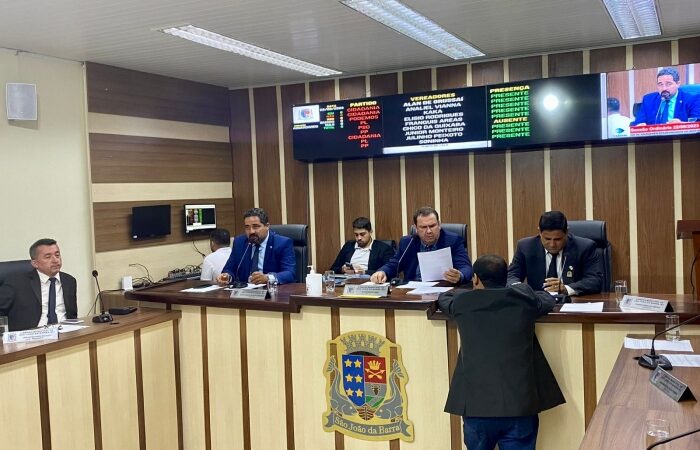 Vereadores requerem quebra-molas, pavimentação de ruas, construção de creche e rede de drenagem