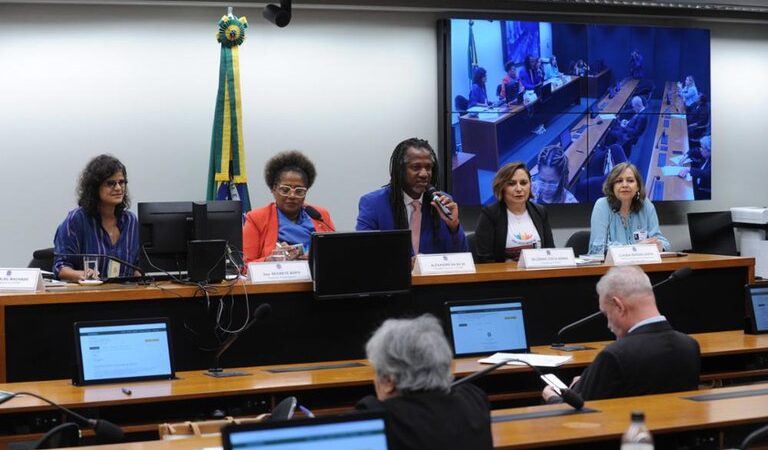 Câmara dos Deputados debate educação da população idosa