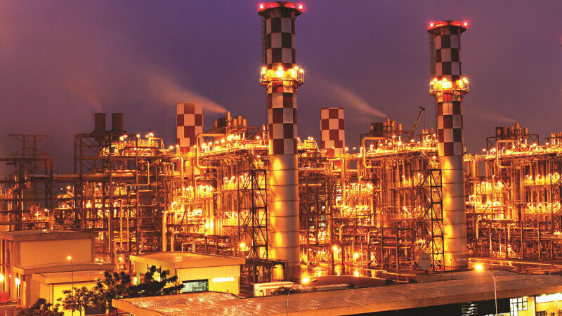 Empresa abre 225 vagas para várias áreas no Porto do Açu