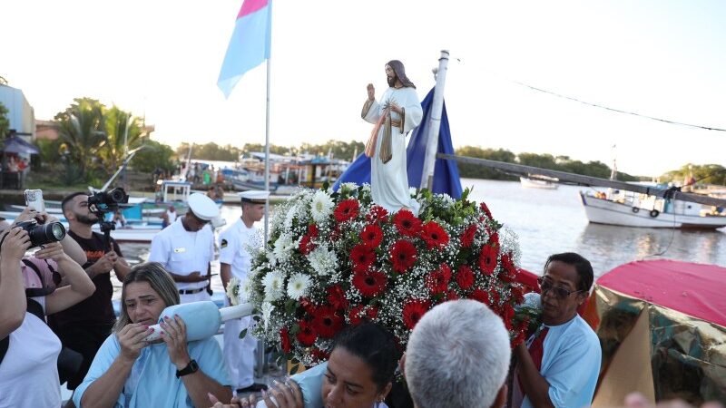 Fé e emoção marcam a procissão fluvial em Atafona