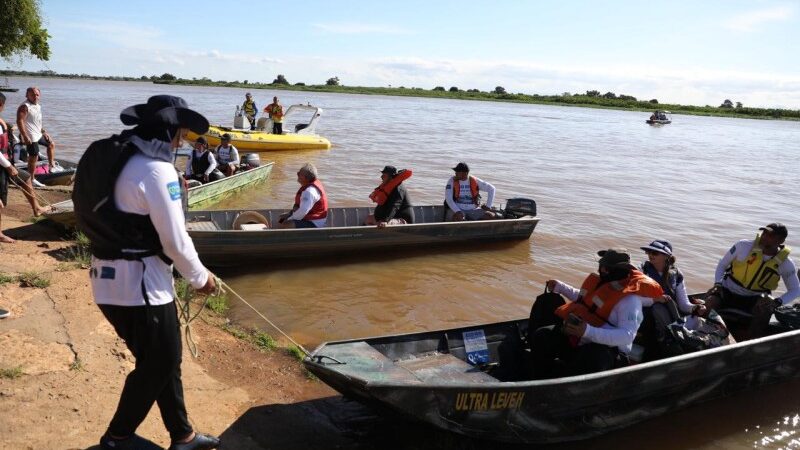 Visitantes de São Fidélis chegam a SJB percorrendo o Rio Paraíba do Sul