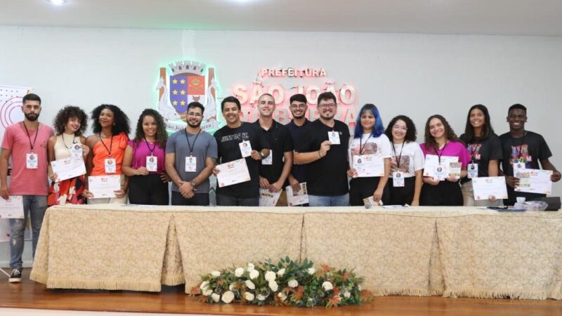 Empossados conselheiros da Juventude em SJB