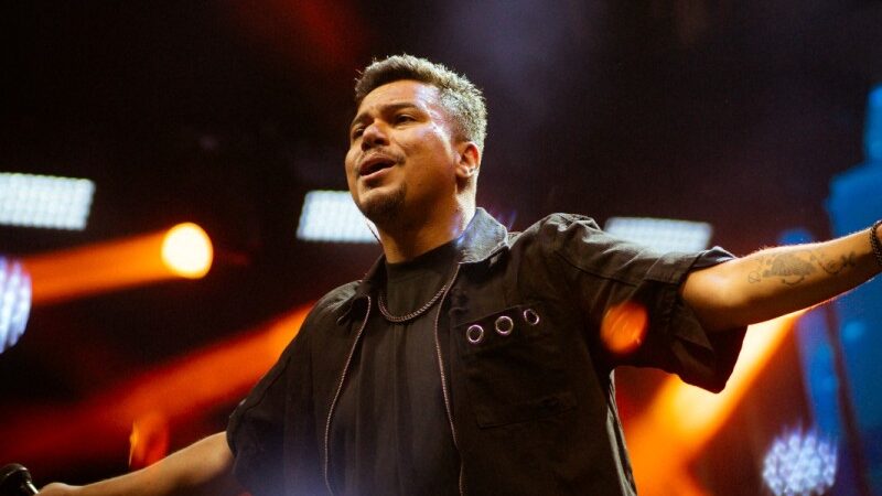 Sorriso Maroto abre shows nacionais da ExpoBarra 2024 para uma multidão