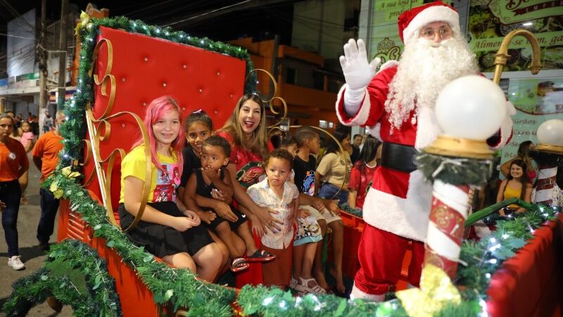 Festa para receber Papai Noel e show de luzes abrem o Natal de SJB