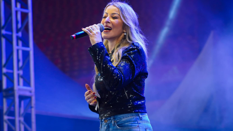 Adriana Arydes canta na festa da Imaculada Conceição em Barcelos