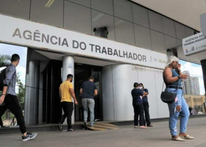 Teto do seguro-desemprego sobe para R$ 2.424,11 após reajuste