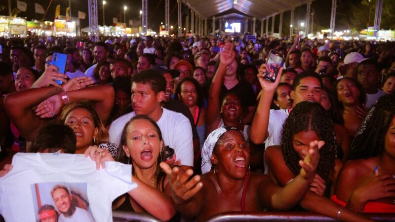 Casa cheia em mais um fim semana de shows no verão de SJB