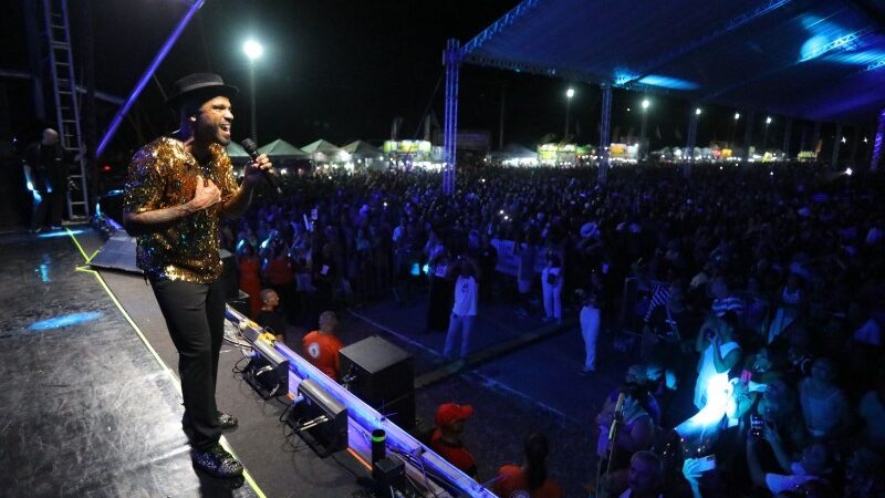 SJB se despede da programação de verão com casa lotada para ver Alexandre Pires