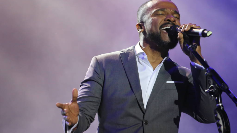 Alexandre Pires e Molejo vão dominar o último fim de semana do verão Alegria de Viver!