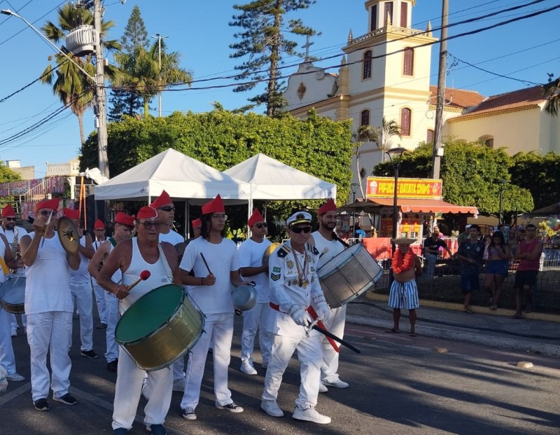 Banda Maluca alegra tarde de domingo no carnaval em SJB