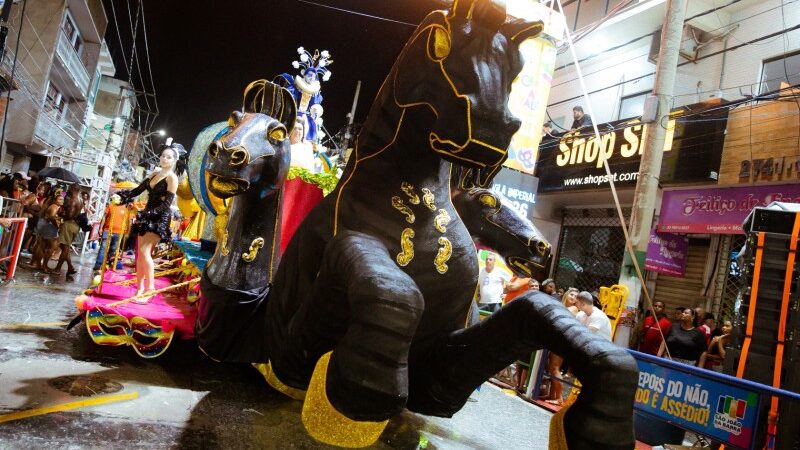 Vila Imperial leva para a Avenida o enredo É Carnaval