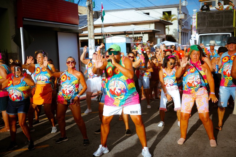 Blocos e muita música nos trios elétricos para fechar A Melhor Folia, em SJB