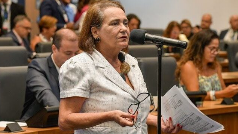 Carla Machado propõe criação de caderneta da mulher no climatério e menopausa