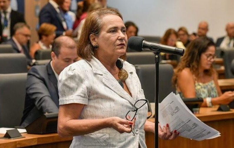 Carla Machado propõe criação de caderneta da mulher no climatério e menopausa