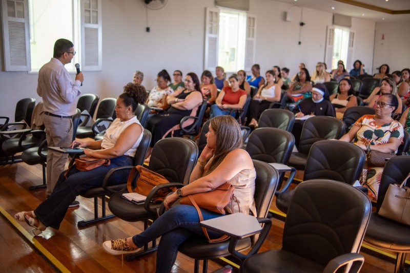 Gestores escolares participam de formação continuada em SJB