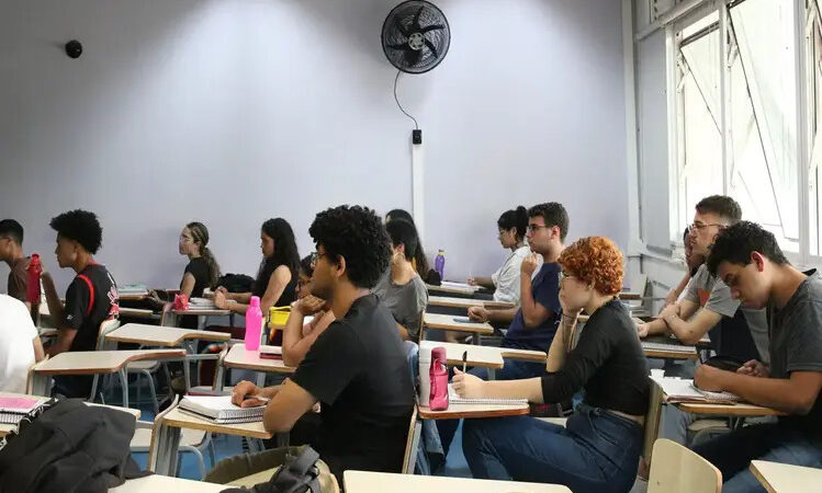 MEC abre inscrições para apoio e financiamento de cursinhos populares