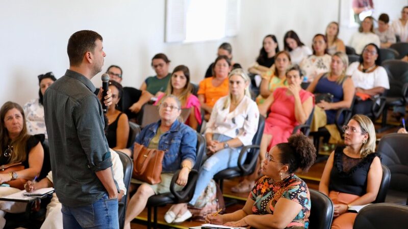 Estratégias de trabalho na rede municipal de ensino de SJB debatidas em reunião