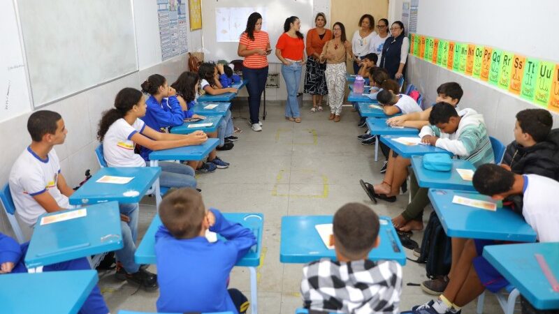 Alunos de SJB recebem orientações no Maio Laranja