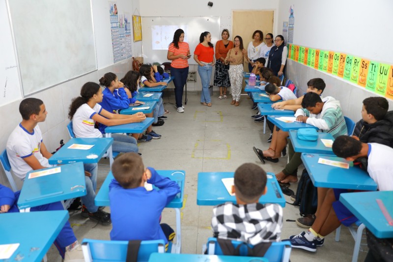 Alunos de SJB recebem orientações no Maio Laranja