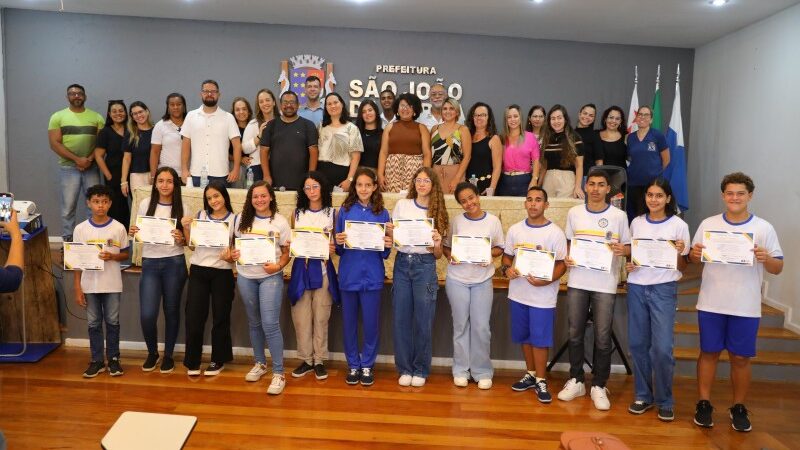 Diretorias dos grêmios escolares empossadas para o próximo biênio