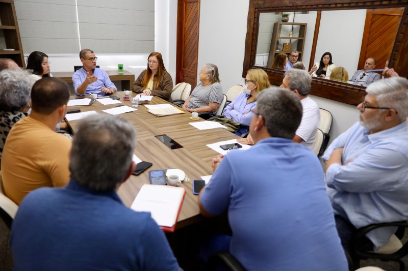 Encontro na Prefeitura reforça diálogo com a sociedade sobre a erosão costeira em SJB