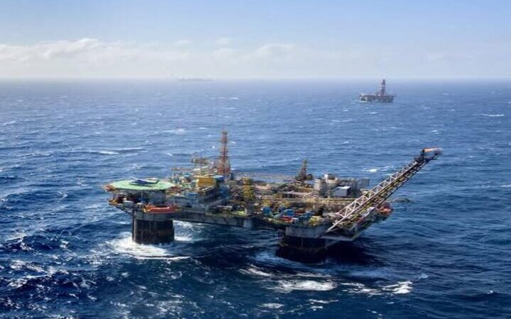 Municípios produtores recebem royalties do petróleo com alta em maio