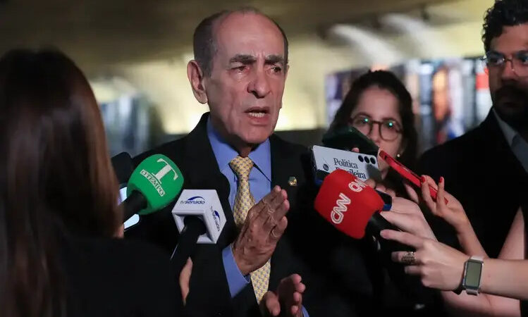 CCJ do Senado aprova fim da reeleição para cargos do Executivo