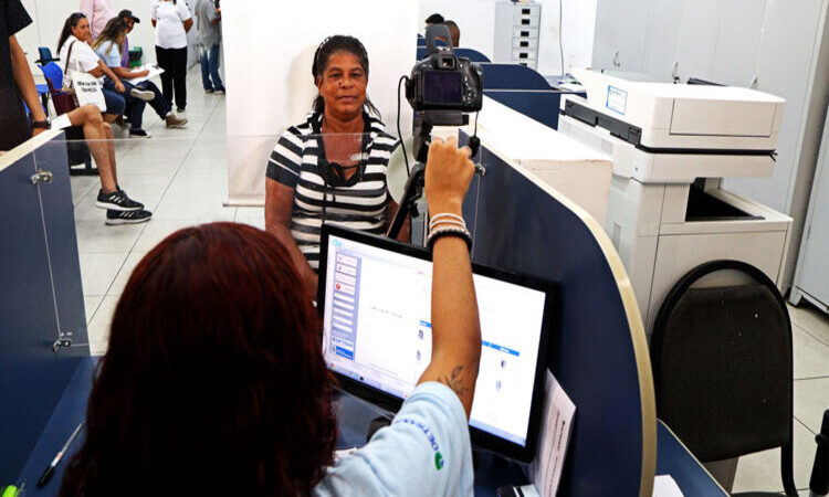 Postos do Detran vão abrir aos sábados para emissão da nova carteira de identidade