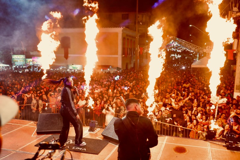 Maíza Lima recebe título de cidadania e agita público no Circuito Junino de São João da Barra