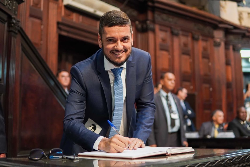 Rodrigo Bacellar assume governo do Rio durante licença de Castro do Palácio Guanabara