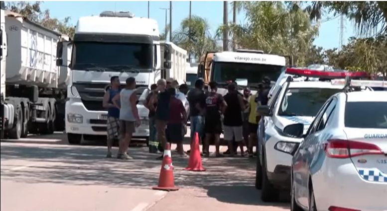 Protesto de Caminhoneiros contra restrição de tráfego em avenida de Campos, RJ