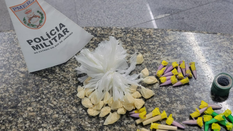Polícia apreende cocaína durante operação no Parque Maciel, em Campos; suspeito fugiu