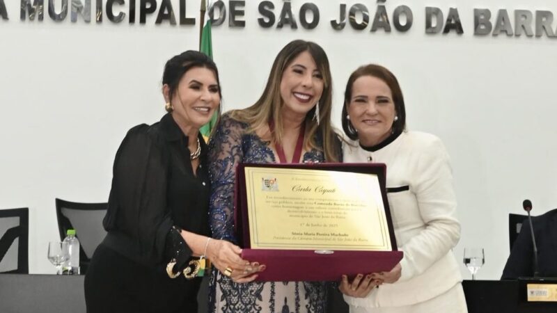 Carla Caputi recebe a Medalha Barão de Barcelos, maior honraria da Câmara de SJB