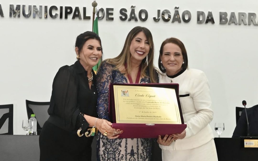 Carla Caputi recebe a Medalha Barão de Barcelos, maior honraria da Câmara de SJB