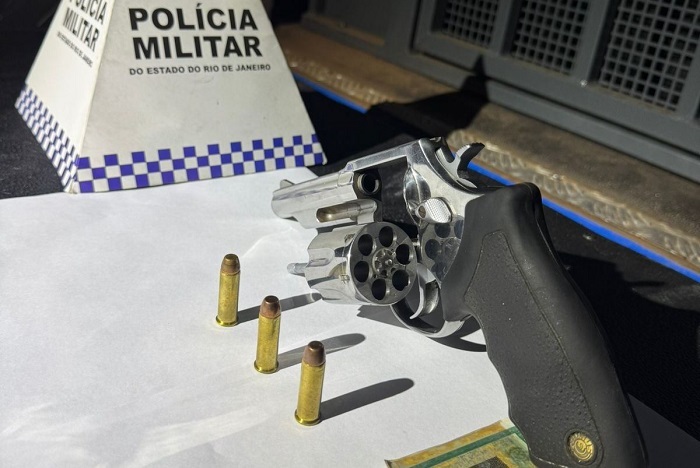 Polícia Militar apreende revólver e munições em São João da Barra