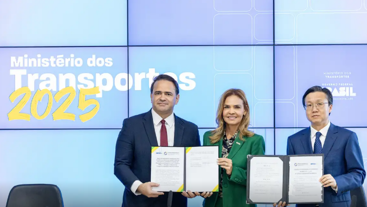 Brasil e China assinam acordo para estudar ferrovia até o Peru