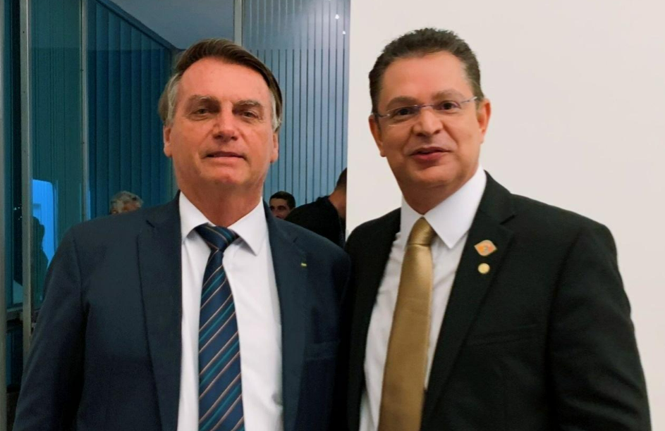 Jair Bolsonaro articula nome de Sóstenes Cavalcante ao Senado pelo Rio em 2026