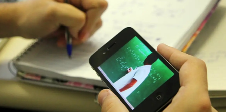 Governo do Rio abre 50 mil vagas para ensino médio semipresencial com chip de internet gratuito