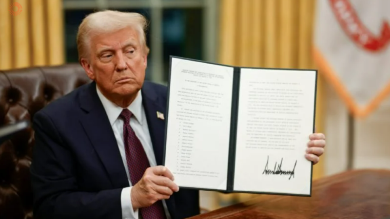 Trump assina decreto com tarifa de 50% sobre produtos brasileiros, mas recua em setores estratégicos