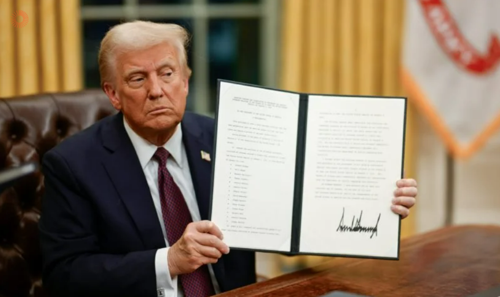 Trump assina decreto com tarifa de 50% sobre produtos brasileiros, mas recua em setores estratégicos