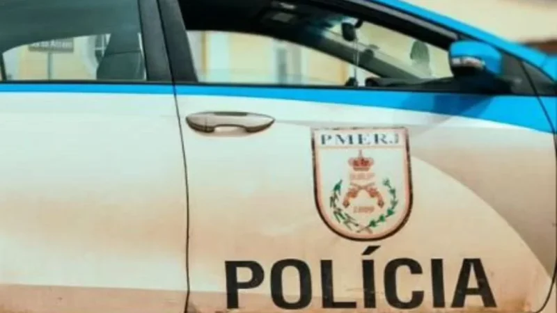 Homens armados invadem residência no Centro de São João da Barra