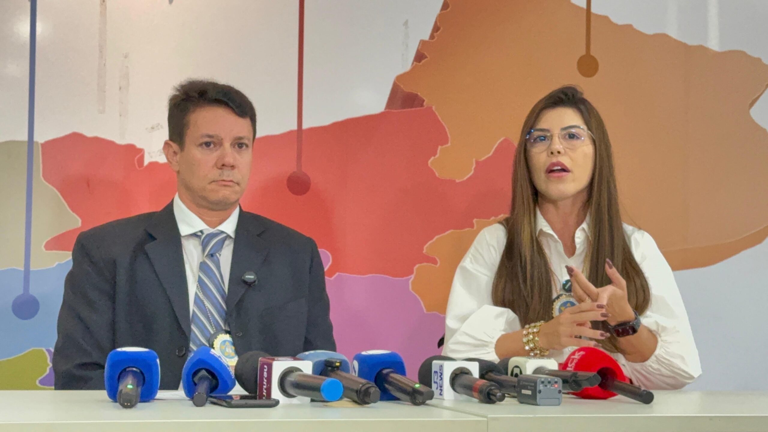 Adolescente que matou a família em Itaperuna planejava assassinar mãe da namorada, diz delegado