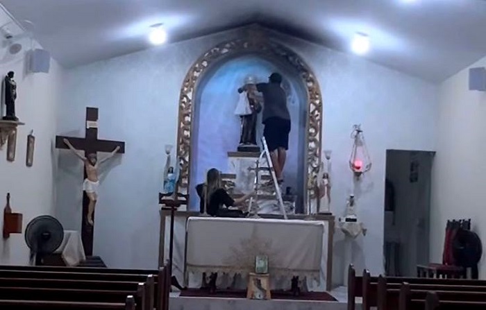 Incêndio atinge altar da Capela de Santo Antônio em São João da Barra e é controlado por populares
