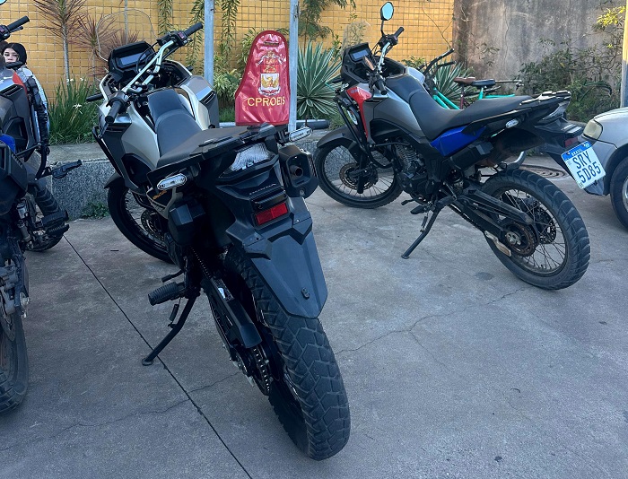 Motocicleta apreendida pela Motopatrulha do PROEIS após manobras perigosas e constatação de adulteração em Grussaí, distrito de São João da Barra