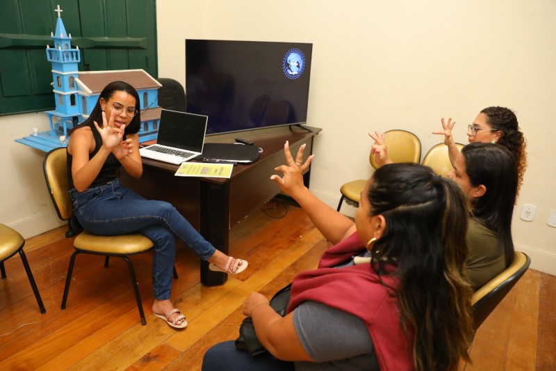 Educação de SJB tem inscrições abertas para curso de Libras