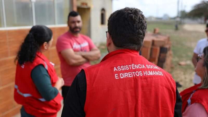 Três famílias atingidas pela erosão costeira no Açu receberão auxílio emergencial do município