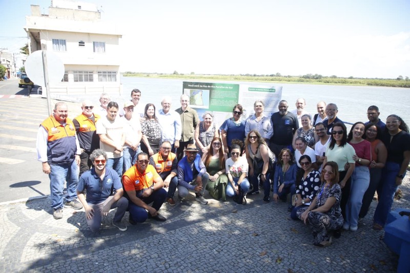 Comitê inaugura placa de identificação da foz do Rio Paraíba do Sul em SJB