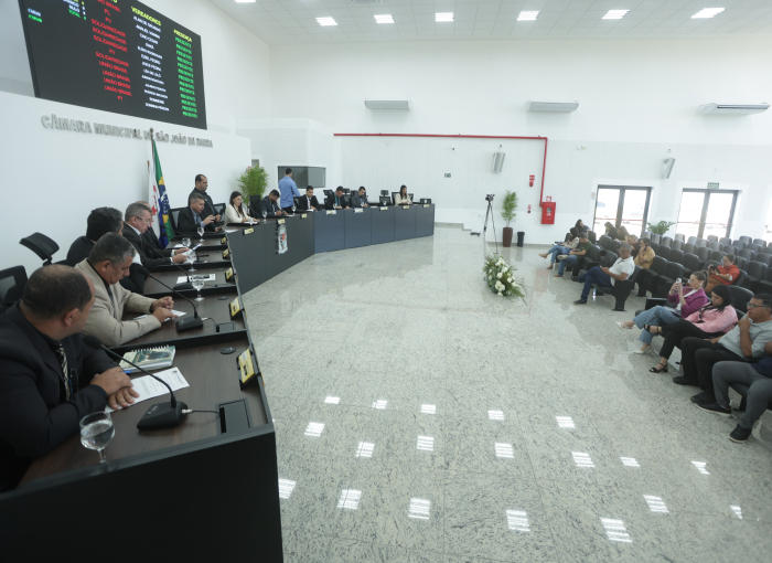 Reforma de praça, de calçamento, vistoria nos diques, desapropriação de casarão e ampliação de cemitério em pauta