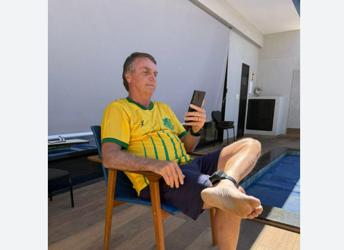 Alexandre de Moraes decreta prisão domiciliar de Jair Bolsonaro por descumprimento de medida cautelar